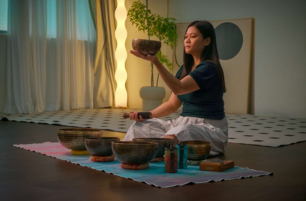 Chin Mei holding up a singing bowl